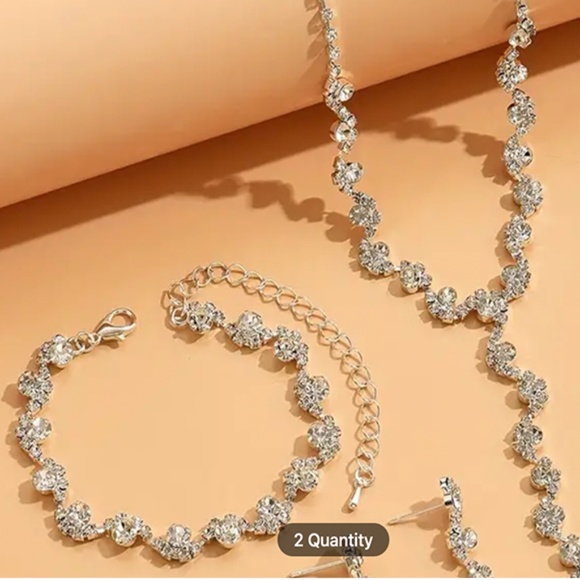 This set includes a necklace, earrings, and bracelet - Silver Plating & Zircons - Picture 6 of 8